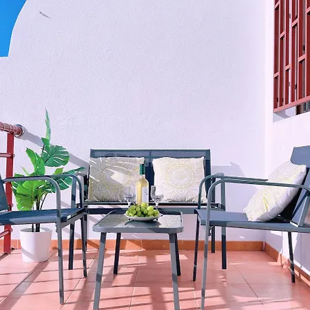 Big Puerto Rico Streetfront With Private Saltwater Jacuzzi Pool, Bbq, Kitchen & 3 Terraces Near Shopping Center Appartement Puerto Rico (Gran Canaria)